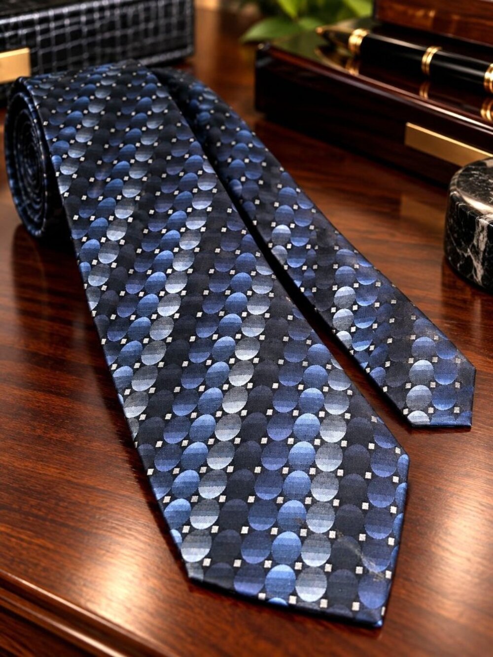 John Ashford Stain Resistant Mens Tie Geometric Pattern Blue Black 57 x 3.75 Inc